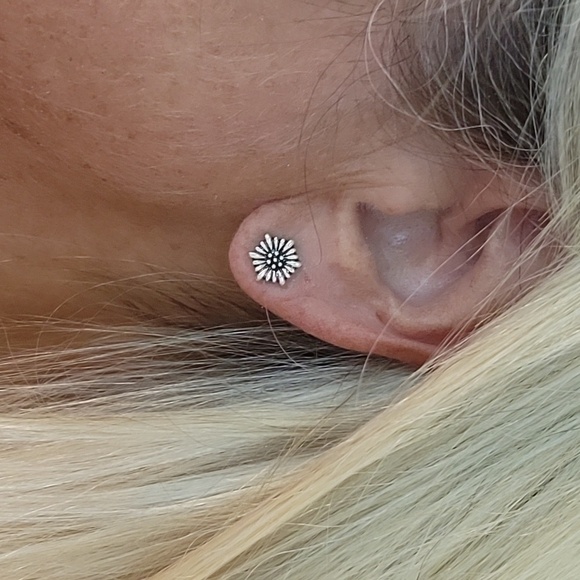 Lucky Brand Jewelry - 🔥LAST PAIR🔥 Boho Blossom Stud Earrings